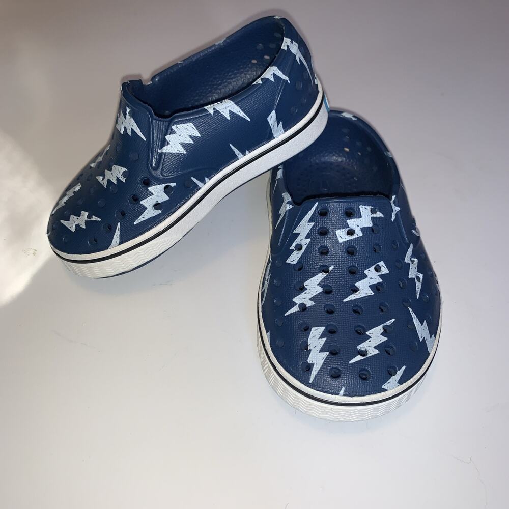 Native Miles Print Shoes Boys Size C4 Frontier Blue Shell White Lightning SlipOn